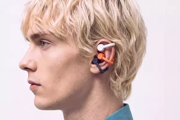CMF、カフ型イヤホン「Clip Pro」発表　3点支持と操作ダイヤルを採用、8月15日発売