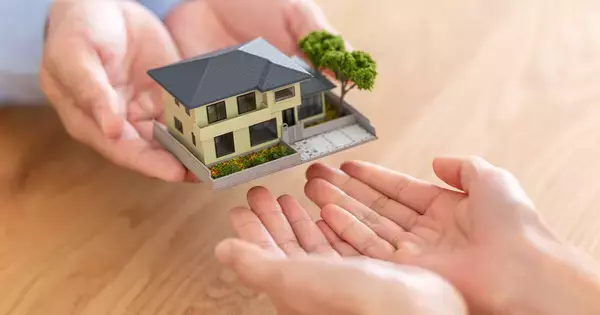 相続した不動産は保有・活用・売却のどれが正解? 最もやってはいけない選択肢は