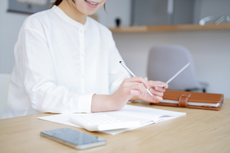 資産運用・投資のお悩みを解決 第30回 「なんとなく」支出を卒業! 目の前のお金を将来の自分に回すコツ