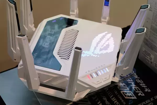 AIコア搭載、ASUS最上位ゲーミングルーター「ROG Rapture GT-BE19000AI」実機を見てきた