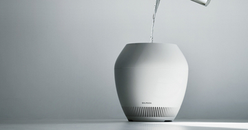 バルミューダ、加湿器「Rain」新モデル発表 - 水をそそぐと金魚が現れる演出も