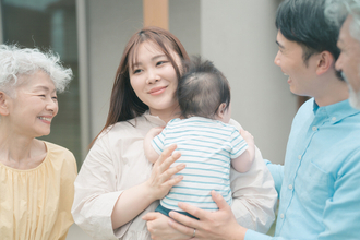 「結婚は? と詰められる」「義実家で家事を全部任された」……お盆の帰省で"モヤモヤした"瞬間