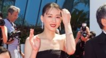 「41歳には見えない」「美しすぎる」綾瀬はるかの近影が話題に