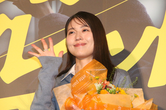 サプライズゲストが大号泣　2児の母を演じた有村架純、その成長に感激「撮影中は全然…」