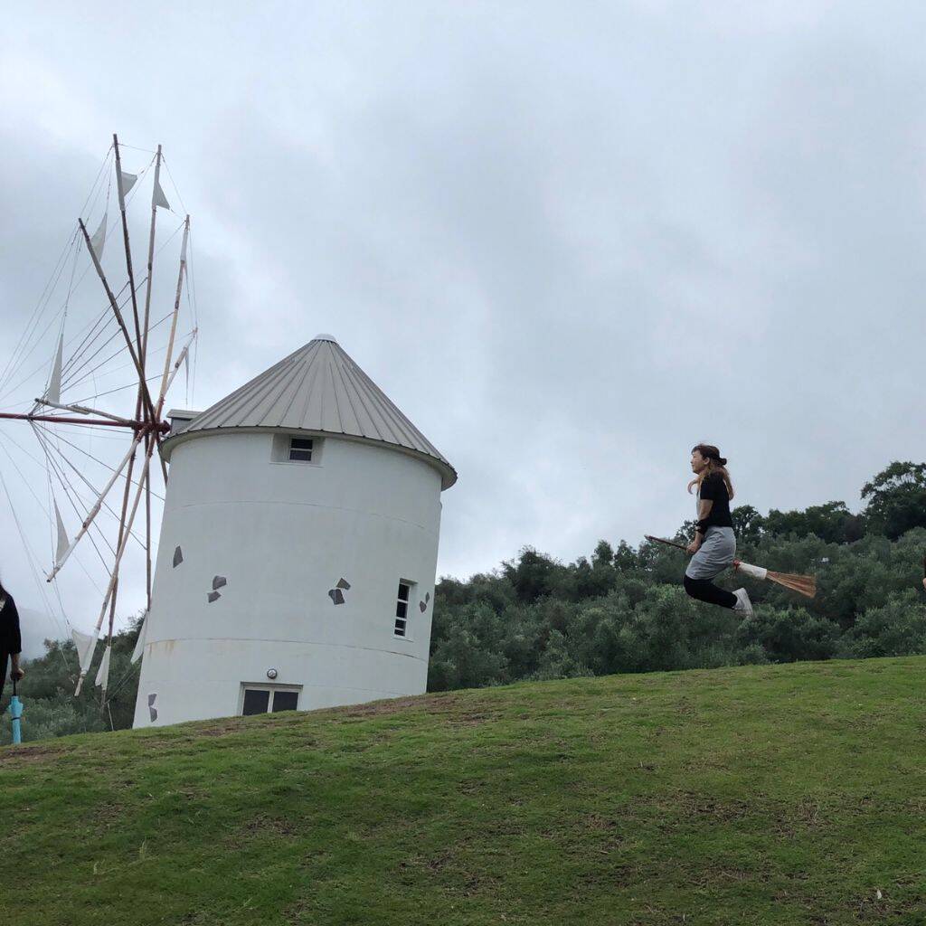 小豆島オリーブ公園 魔女の宅急便みたいな空中浮遊写真を撮る方法 19年7月17日 エキサイトニュース