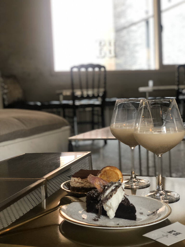 韓国cafe Espresso Boutique ワイングラスのミルクティーやお洒落な