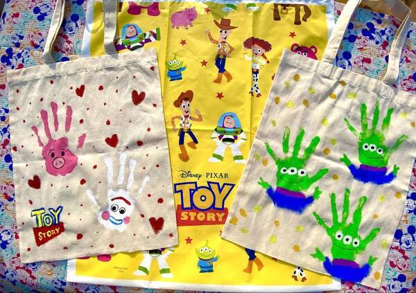 手形アート 足形アートムービーを 友達やカップルで撮って思い出に残そう 年6月10日 エキサイトニュース 手形アート 足形アートムービーを 友達やカップルで撮って思い出に残そう 年6月10日 エキサイトニュース