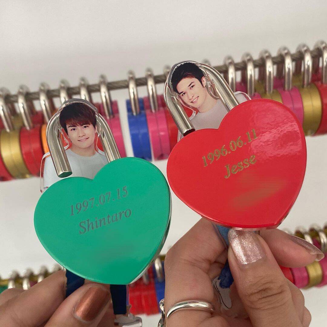 最強のヲタ活グッズ ハートロック を紹介 推しと自分の名前を彫った南京錠を 空中庭園につなぎとめて 21年8月19日 エキサイトニュース