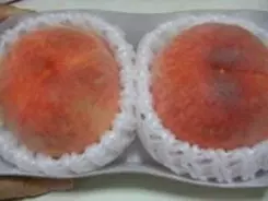 白桃を剥かずに食べるのって、ヘンですか？