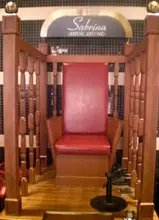 高級靴磨き店で王様気分