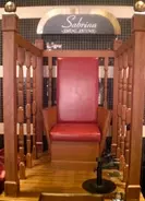 高級靴磨き店で王様気分