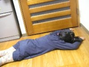 「熊にあったら死んだフリ」はなぜ広まったのか