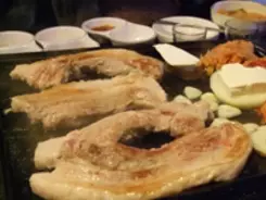 新感覚　餅に包んで食べる焼肉