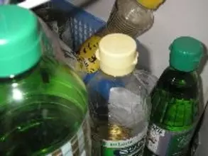 お酢と料理酒のビンを間違えやすいんですが……