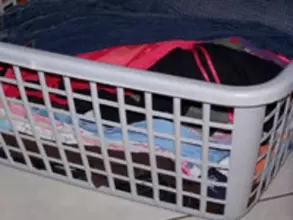 パンツを乾かすとき、どこを洗濯バサミではさんでます？