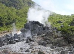 オナラ発生！　立つか、伏せるか、避難方法は？