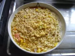 カップヌードルを混ぜ合わせてみる