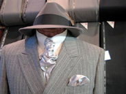 なぜ、老紳士はスーツと帽子をセットで着こなすのか？