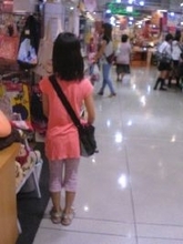 店員さんが入口まで「見送り」するシステムについて