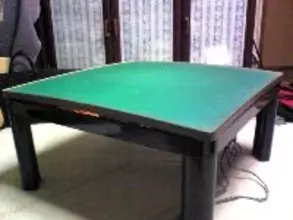 こたつの緑色の面で遊んだ思い出、ありますか？