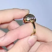 伸び縮みする指輪のリング