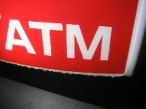 銀行ATMの警告音、早くなってませんか？