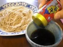 「冷たいそば」に七味って珍しいの？
