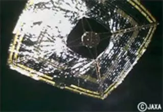 自分撮りする宇宙ヨット「イカロス」