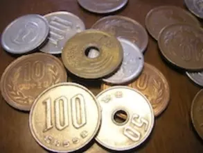 銀行ATMに出てくる、気になる「顔」