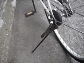片側スタンドの自転車をめぐる小さな悩み