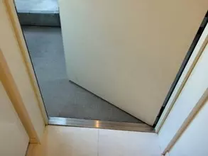 家に帰った途端クシャミが出るのはなぜ？