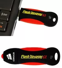 ダンプカーに踏まれても壊れない!? USBメモリー