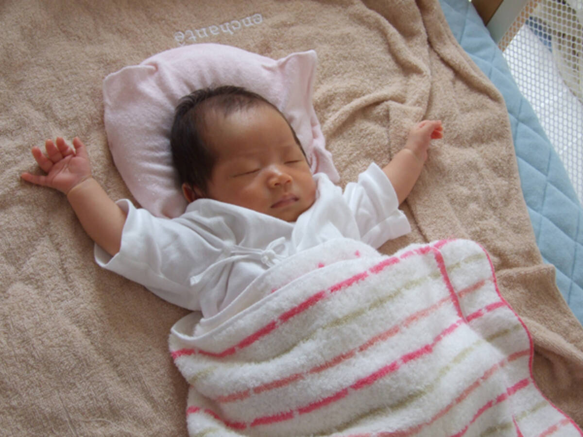 赤ちゃんは寝るときバンザイをする エキサイトニュース 2 2