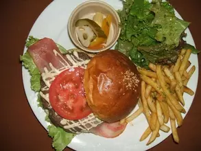 “みどりむしハンバーガー”を食べてきた