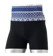 これぞ「寅カジ？」　節電時代のファッションを腹巻きで先取り