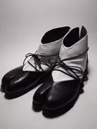 「地下足袋」を現代流に解釈したブーツ