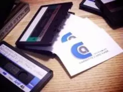 なつかしのカセットテープが、名刺入れに生まれ変わった