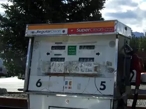 ガソリンスタンドでのエンジン停止は常識？