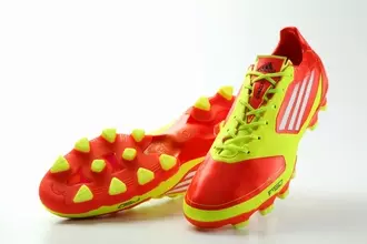 プレーヤーの動きを計測、データ化するシューズ