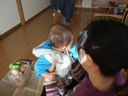 抱っこすると赤子が目を逸らすんです