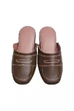 履くと靴みたいに見えるスリッパ