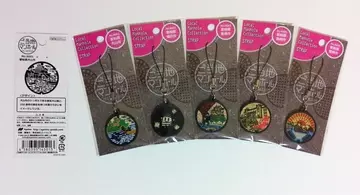 ご当地土産に、マンホール（のストラップ）を……