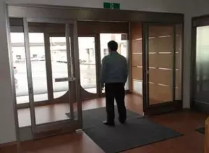 これからの時代に“電気のいらない自動ドア”