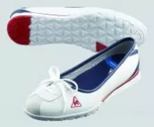 パンプスだと思ったらトレーニング靴なんです