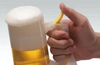 何度でもビールの泡が甦るジョッキ