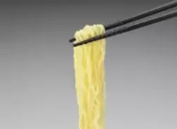 トルネード状に刻まれた溝で、麺類をシッカリつかむ箸