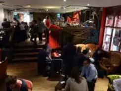 パリ初！　オタクのためのバーが開店