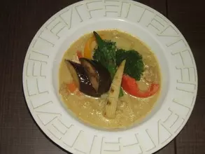 “ミドリムシ入りのカレー”が伊藤忠社員食堂のメニューに！