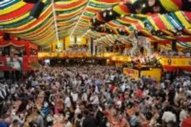 飲酒単位はリットル！　ドイツの恒例泥酔イベント