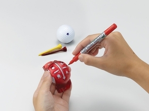 「ゴルフボールに描く」ために生まれたペン